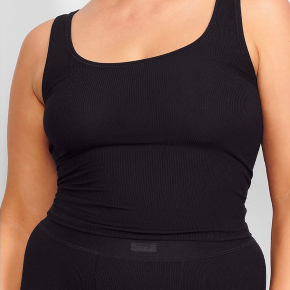 Skims Soft Lounge Tank - Picture 2 of 6